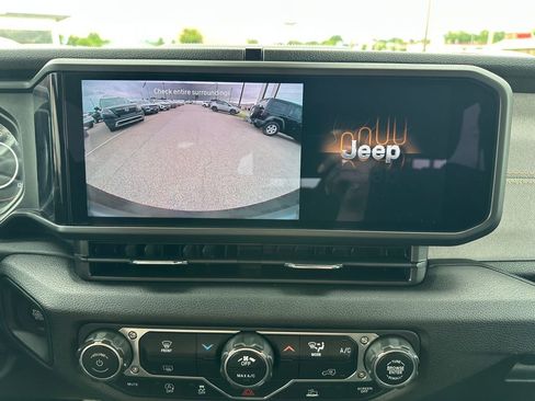 Used 2024 Jeep Wrangler Sport AWD/4WD image 19