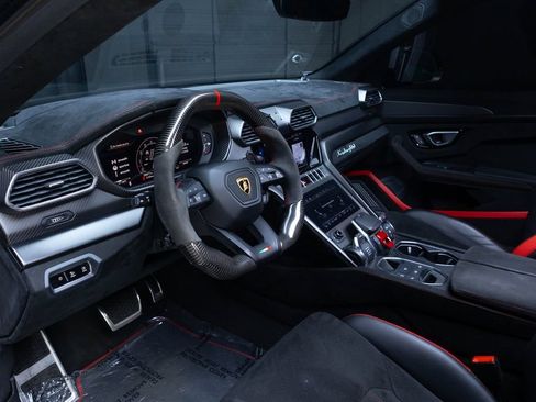 Used 2024 Lamborghini Urus Performante AWD/4WD image 32