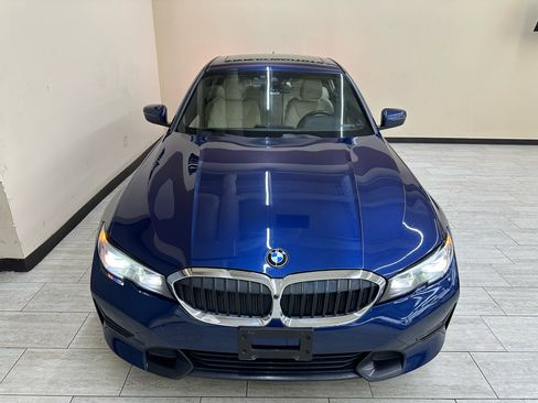 Used 2019 BMW 330i xDrive Sedan w/ Driving Assistance Package image 4