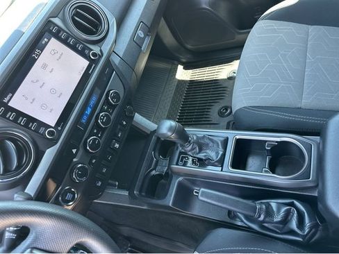 Used 2022 Toyota Tacoma TRD Off-Road w/ Technology Package AWD/4WD image 32