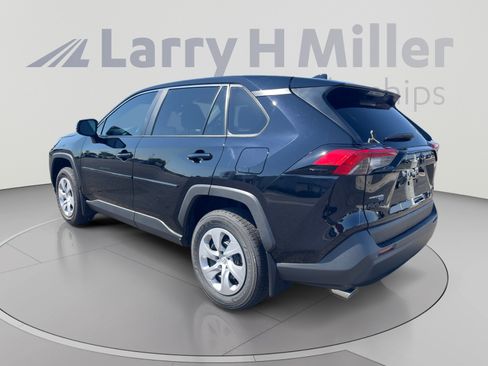 Used 2025 Toyota RAV4 LE AWD/4WD image 3