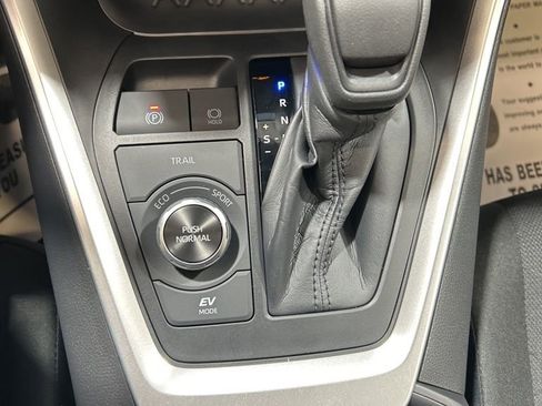 Used 2025 Toyota RAV4 XLE image 26