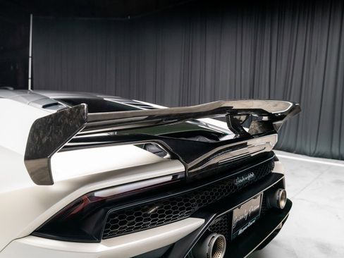 Used 2021 Lamborghini Huracan EVO RWD image 44