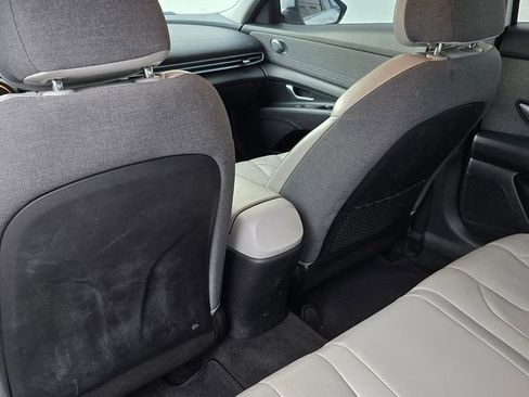 Used 2021 Hyundai Elantra Limited image 18