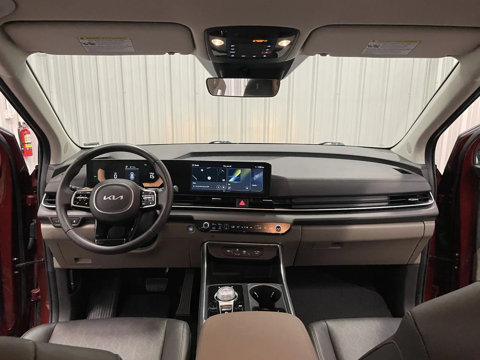 Used 2025 Kia Carnival EX FWD image 27