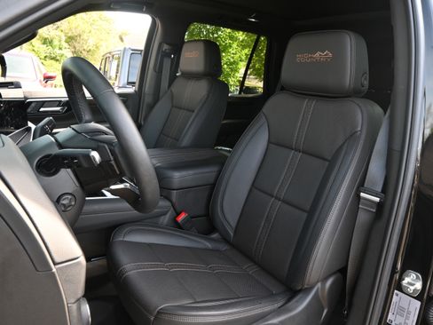 Used 2025 Chevrolet Tahoe High Country image 6