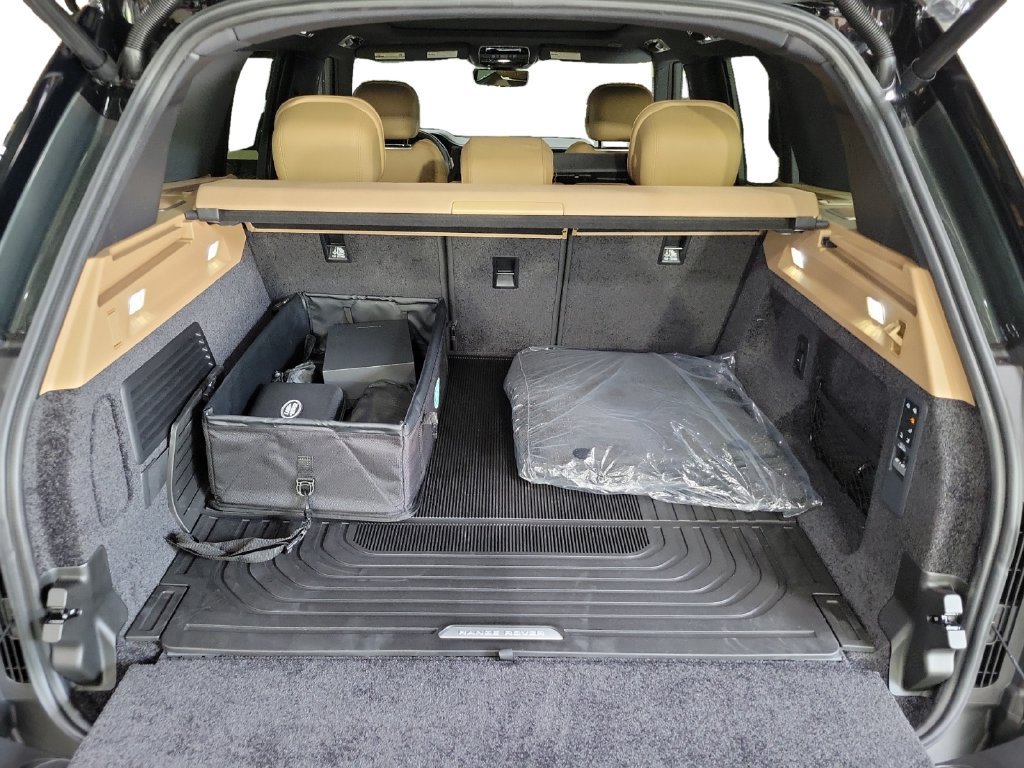 Used 2025 Land Rover Range Rover SE AWD/4WD image 28