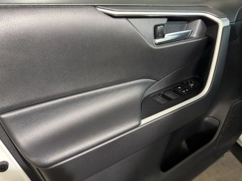 Used 2020 Toyota RAV4 XLE Premium FWD image 13