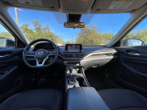 Used 2025 Nissan Altima 2.5 SV image 33