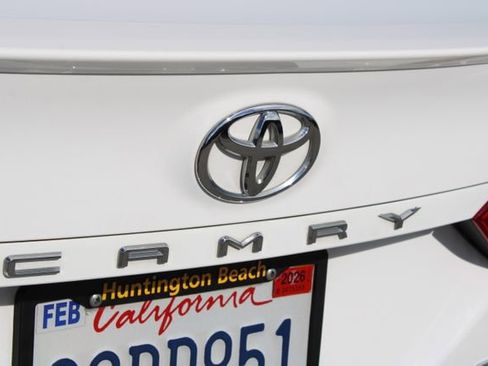 Used 2018 Toyota Camry SE FWD image 8