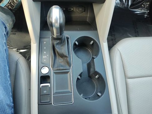 Used 2018 Volkswagen Atlas SE image 48