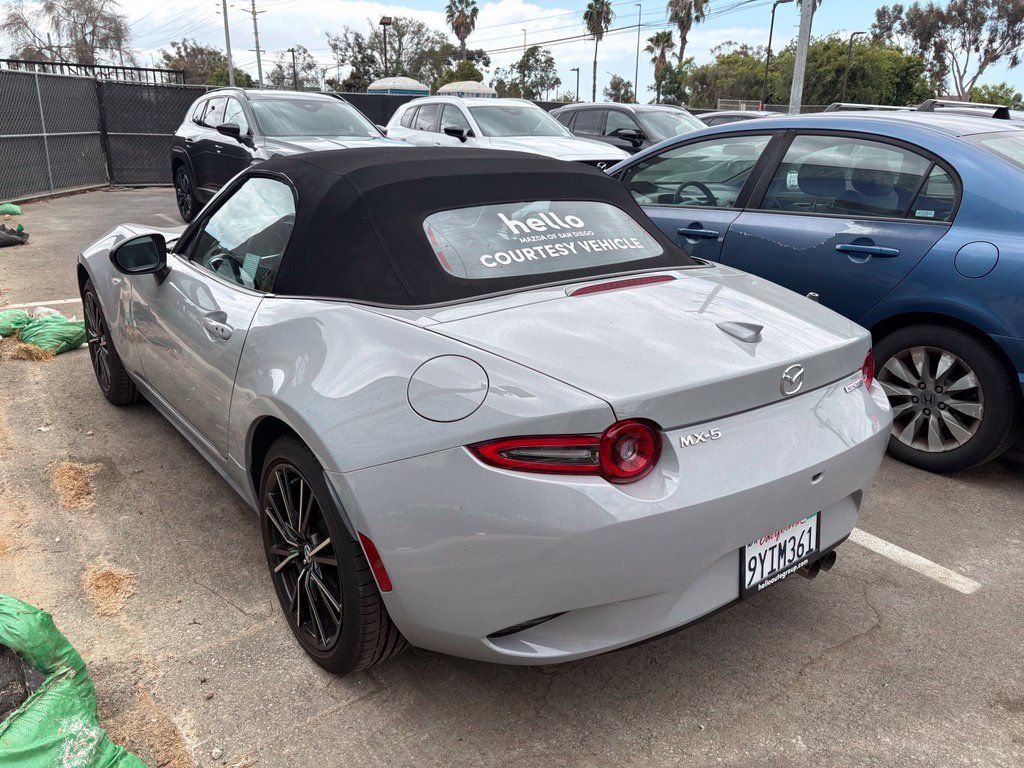 Used 2025 MAZDA MX-5 Miata Grand Touring w/ Weather Package RWD image 8