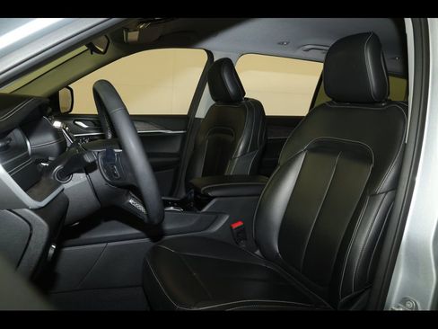 Used 2023 Jeep Grand Cherokee L Limited image 23