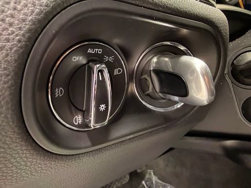 Used 2018 Porsche Macan Sport Edition AWD/4WD image 20
