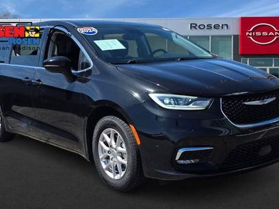 Used 2024 Chrysler Pacifica Touring-L