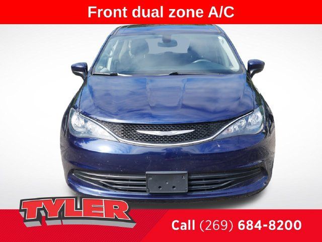 Used 2017 Chrysler Pacifica LX FWD image 2