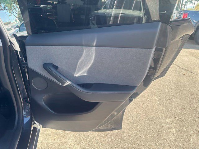 Used 2026 Tesla Model Y AWD image 34