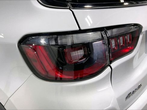 Used 2023 Jeep Compass Sport image 38