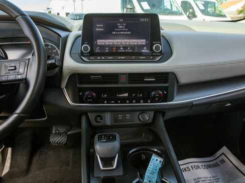 Used 2024 Nissan Rogue SV w/ SV Premium Package AWD/4WD image 15