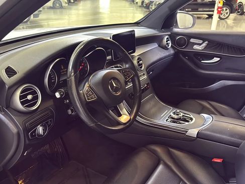 Used 2018 Mercedes-Benz GLC 300 4MATIC w/ Premium Package image 12