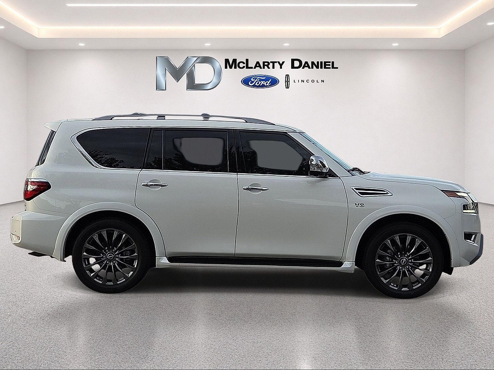 Used 2022 Nissan Armada Platinum w/ Captain's Chairs Package AWD/4WD image 6
