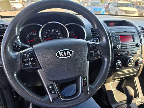 Used 2013 Kia Sorento LX AWD/4WD image 16