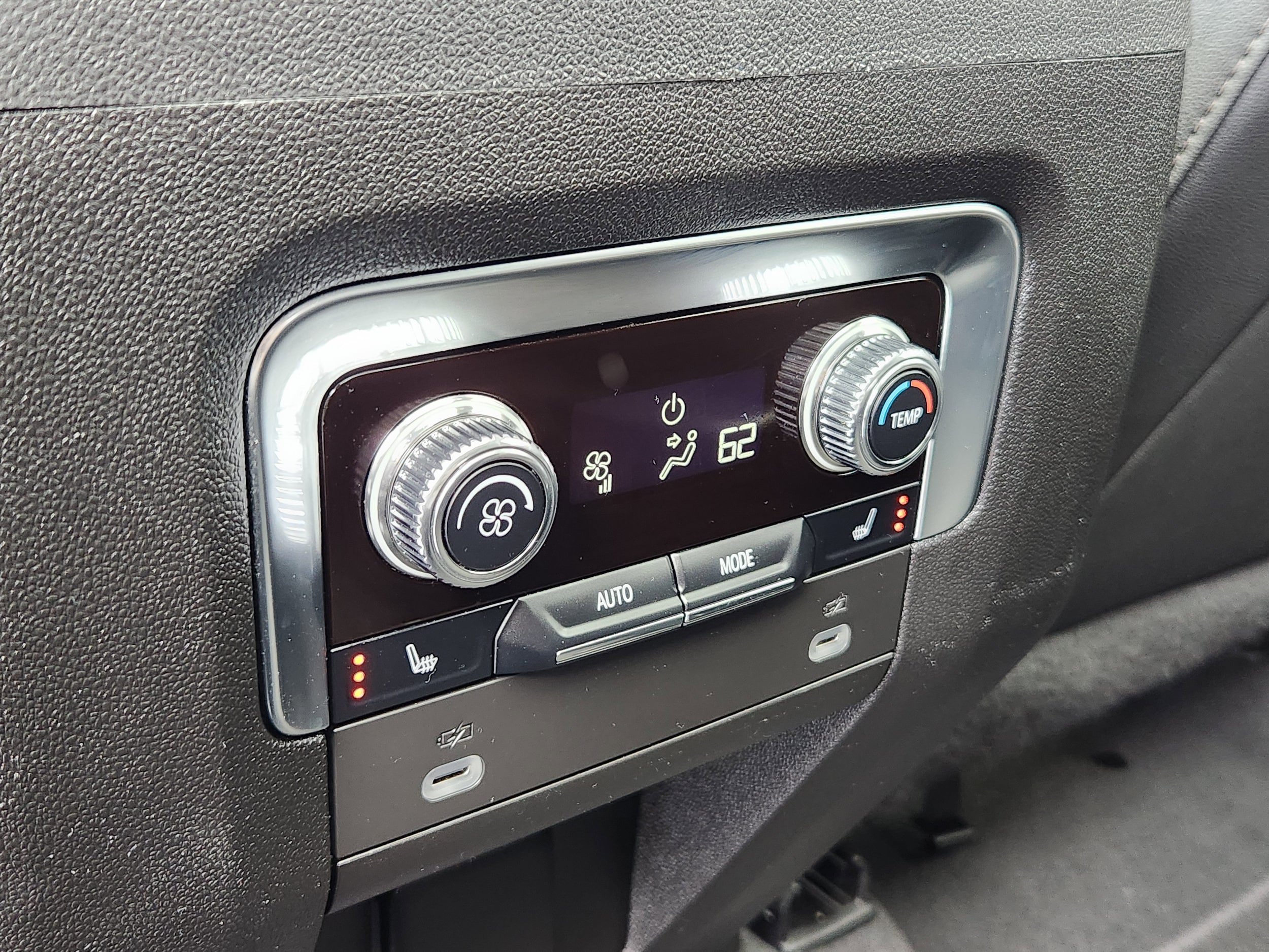 Used 2024 GMC Yukon AT4 w/ Technology Package AWD/4WD image 12