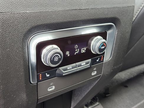 Used 2024 GMC Yukon AT4 w/ Technology Package AWD/4WD image 12