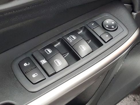 Used 2020 Jeep Cherokee Latitude w/ Cold Weather Group AWD/4WD image 27