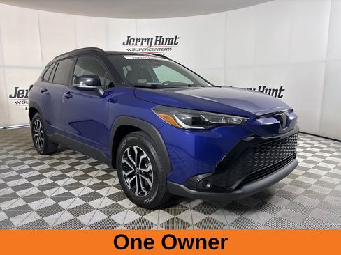 Used 2024 Toyota Corolla Cross AWD Hybrid w/ Moonroof Package image 4
