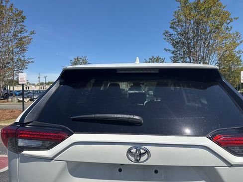 Used 2022 Toyota RAV4 XLE Premium image 9