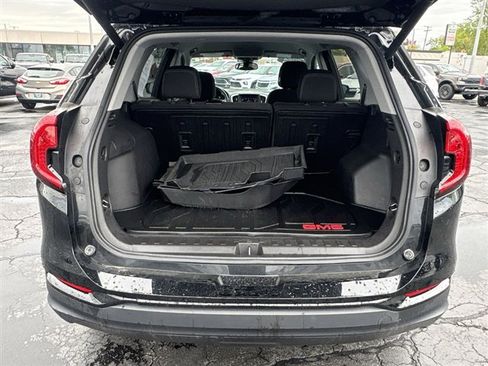 Used 2024 GMC Terrain SLE w/ Driver Convenience Package FWD image 24
