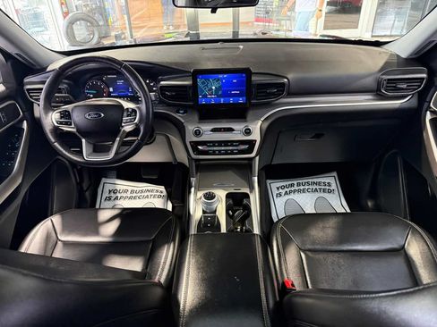 Used 2023 Ford Explorer XLT w/ Equipment Group 202A AWD/4WD image 23