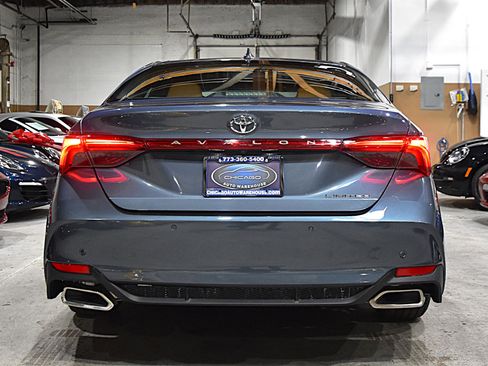 Used 2019 Toyota Avalon Limited image 8