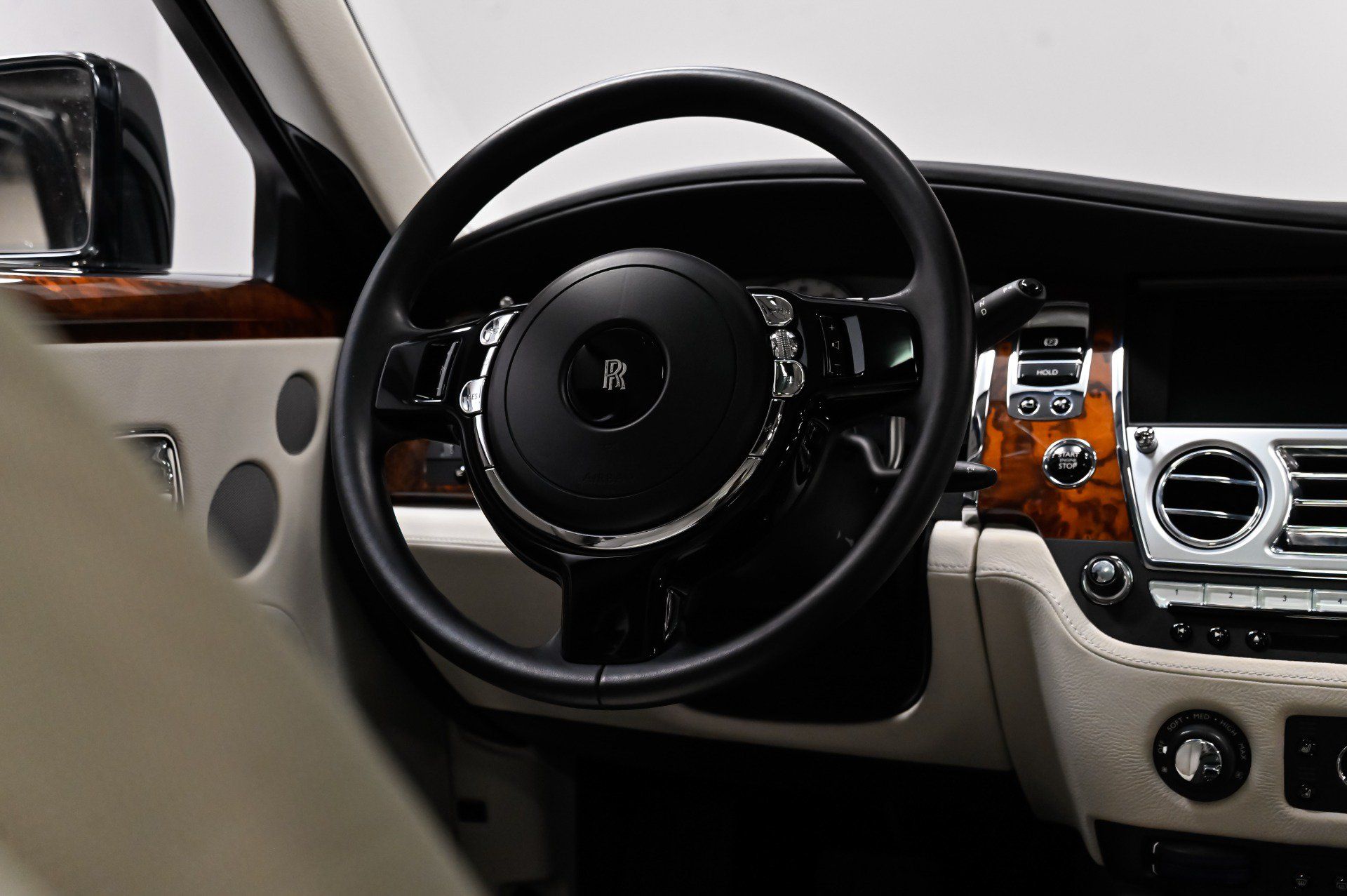 Used 2012 Rolls-Royce Ghost RWD image 23