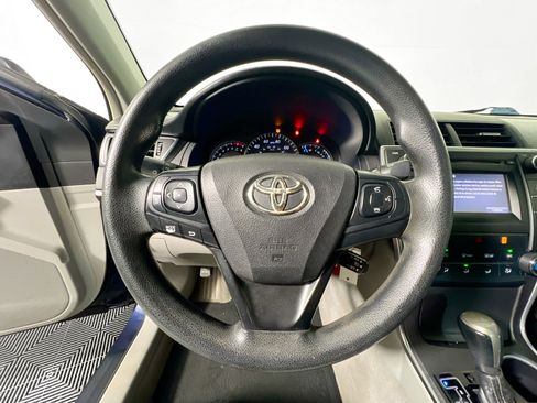 Used 2015 Toyota Camry LE image 17