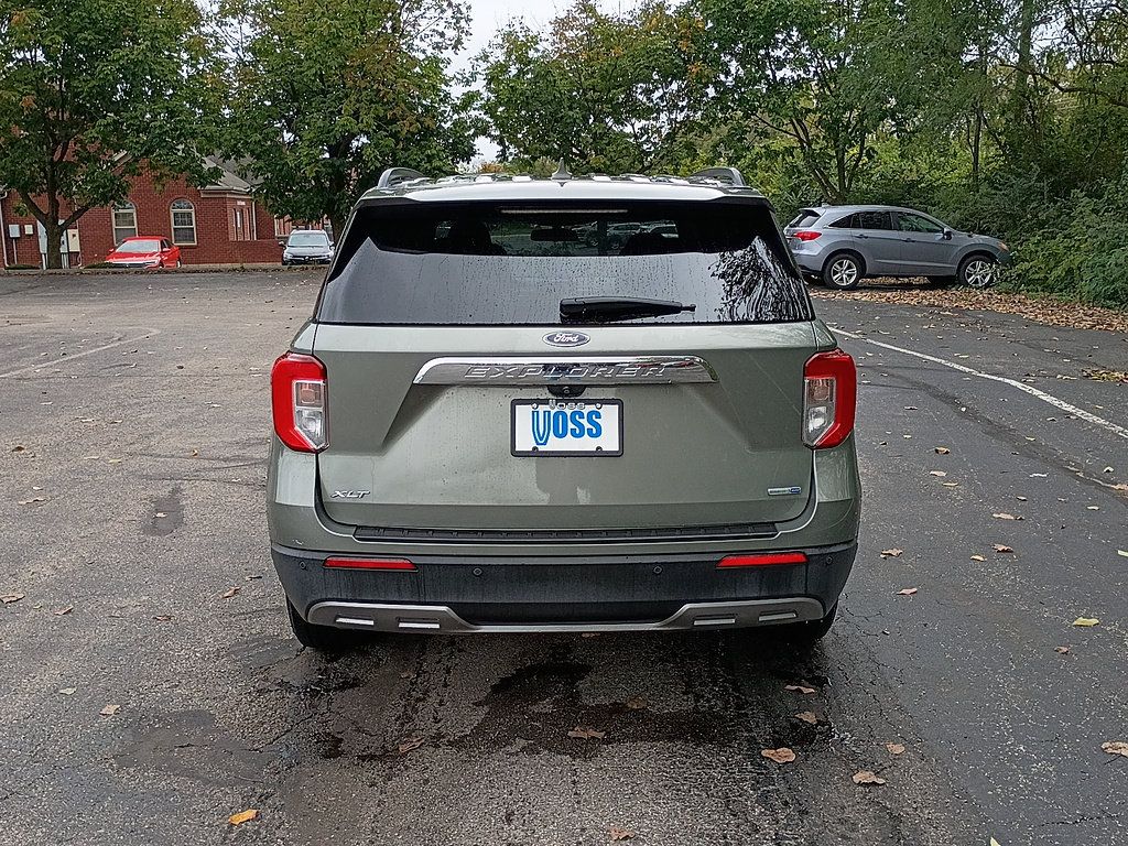 Used 2020 Ford Explorer XLT w/ Equipment Group 202A AWD/4WD image 4
