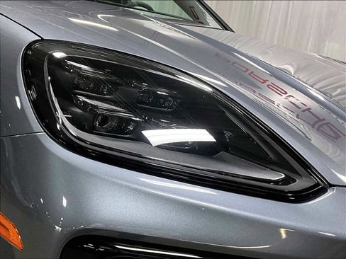 New 2026 Porsche Cayenne Coupe AWD/4WD image 12