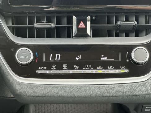 Used 2025 Toyota Corolla LE FWD image 12