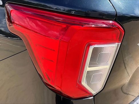 Used 2022 Ford Explorer XLT w/ Equipment Group 202A RWD image 28