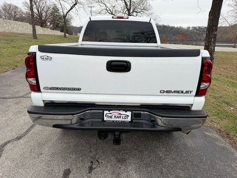 Used 2005 Chevrolet Silverado 2500 LS w/ Heavy-Duty Power Package image 6