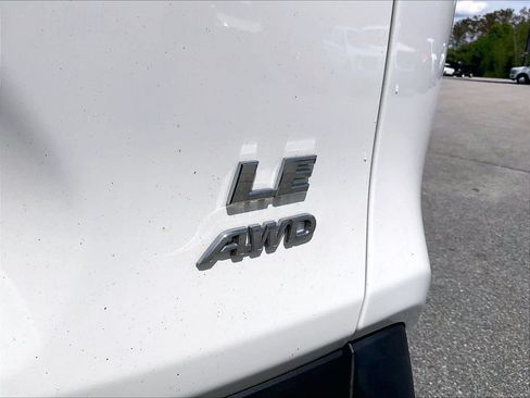 Used 2019 Toyota RAV4 LE AWD/4WD image 24