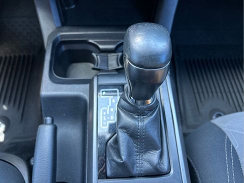 Used 2020 Toyota Tacoma TRD Off-Road AWD/4WD image 17