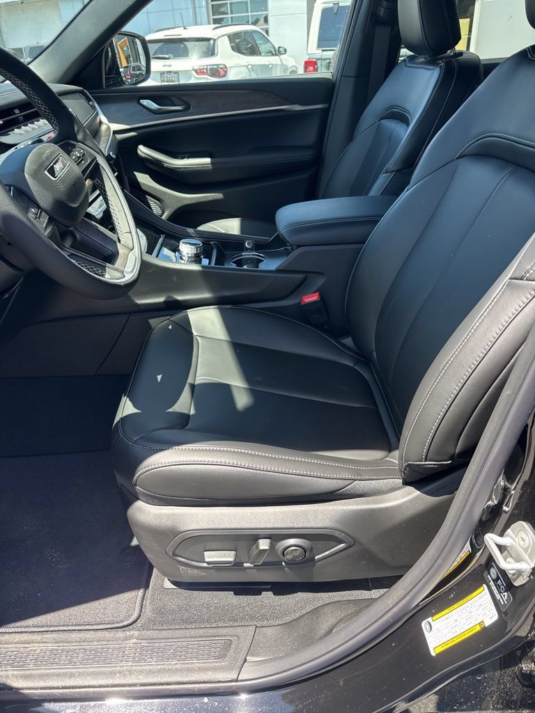New 2026 Jeep Grand Cherokee L Limited w/ MOPAR Finishing Package AWD/4WD image 9