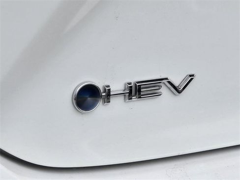 Used 2025 Toyota Camry SE w/ Convenience Package image 10