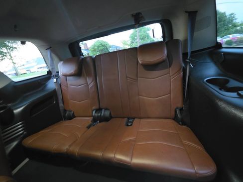Used 2015 Cadillac Escalade Premium AWD/4WD image 16