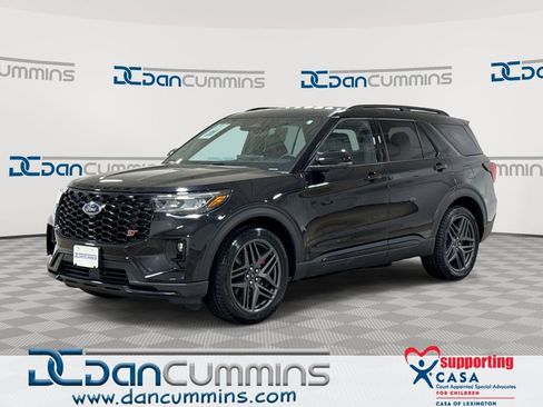 Used 2025 Ford Explorer ST AWD/4WD image 1