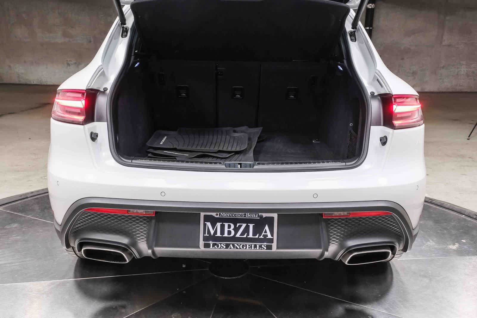 Used 2023 Porsche Macan AWD/4WD image 32