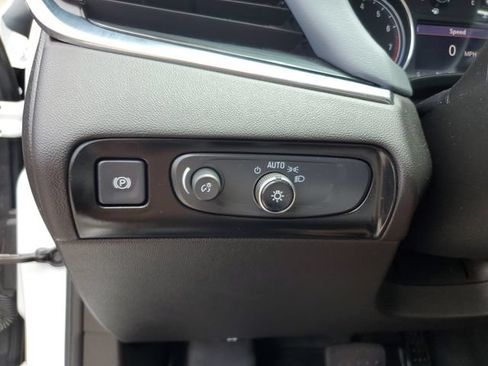 Used 2021 Buick Enclave Essence FWD image 27