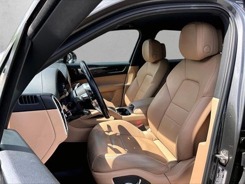 Used 2020 Porsche Cayenne AWD/4WD image 26